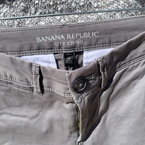 Banana Republic City Chino